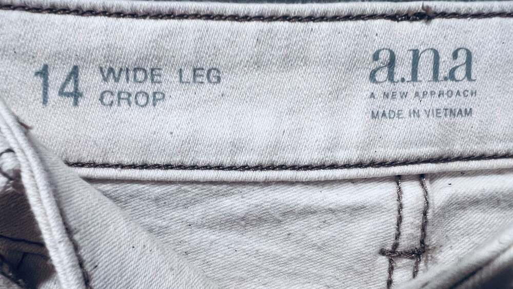 ANA A New Approach Wide Leg Crop Jeans Size 14 Cream Raw Hem NWOT - Picture 4 of 5